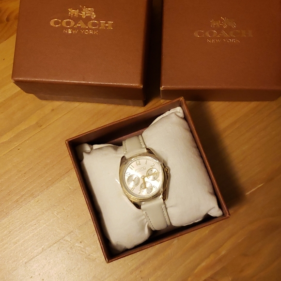 Genuine Leather COACH Watch - Picture 1 of 8